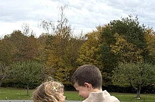 Рози Хантингтон-Уайтли поделилась редкими снимками сына Джека и дочери Изабеллы, приоткрыв завесу над своей семейной жизнью