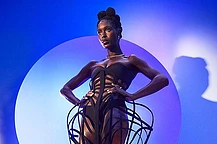 Она счастливо одна с тех пор, как подала на развод с Джошуа Джексоном