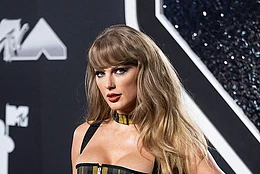 Самая популярная теория заговора о Тейлор Свифт: она — путешественник во времени
