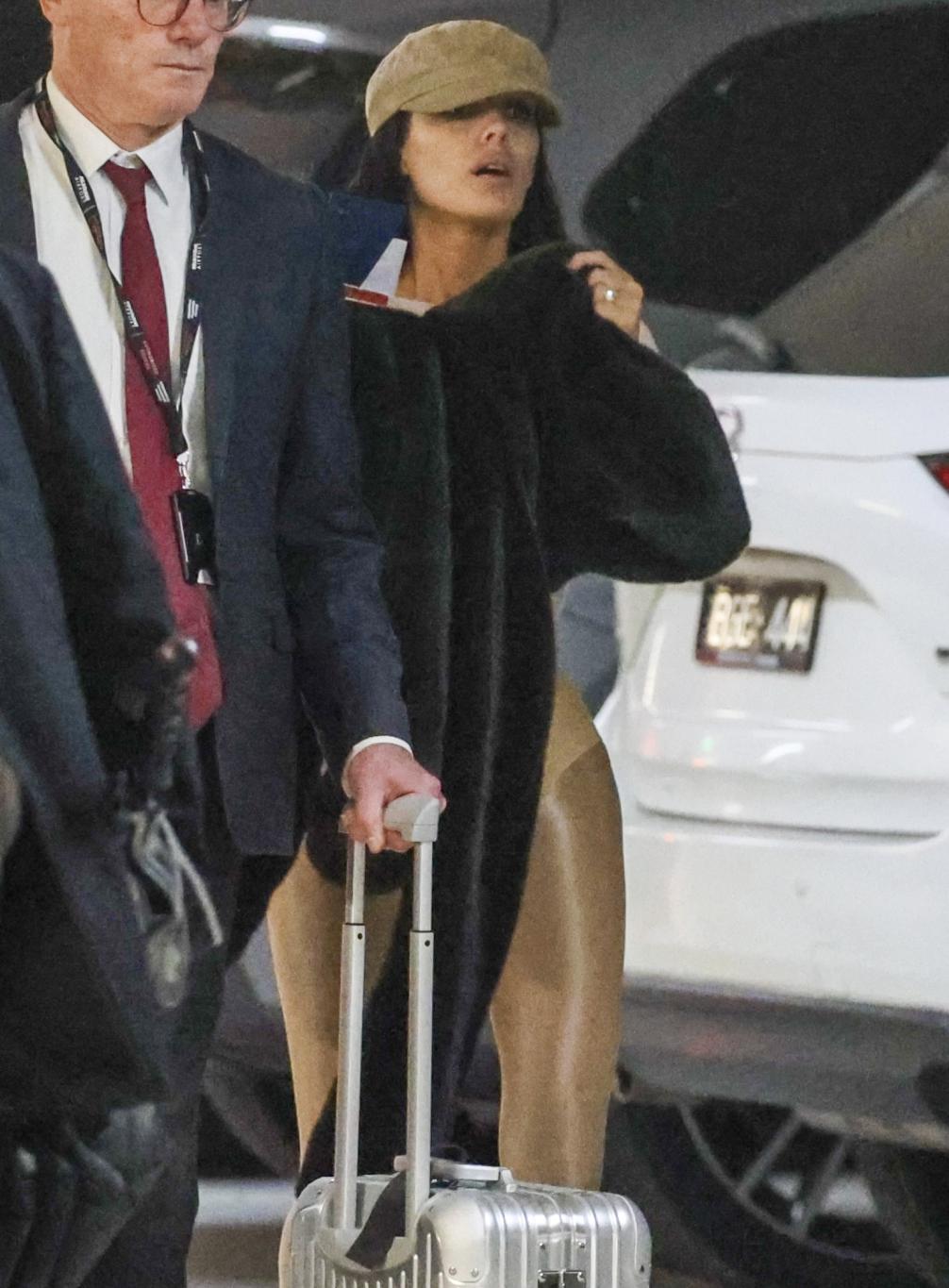 Бианка Цензори замечена в аэропорту Мельбурна в понедельник.