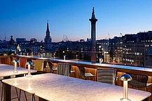 Известный светский деятель, друживший с принцем Уильямом и Кейт Миддлтон и появлявшийся во многих телешоу, скончался после падения с крыши отеля в Вест-Энде