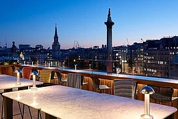 Известный светский деятель, друживший с принцем Уильямом и Кейт Миддлтон и появлявшийся во многих телешоу, скончался после падения с крыши отеля в Вест-Энде