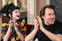 Беременная Палома Фейт представила новый образ на просмотре финала «Предателей», воссоединившись с Аланом Карром и Джонатаном Россом; Рут Кодд отсутствует