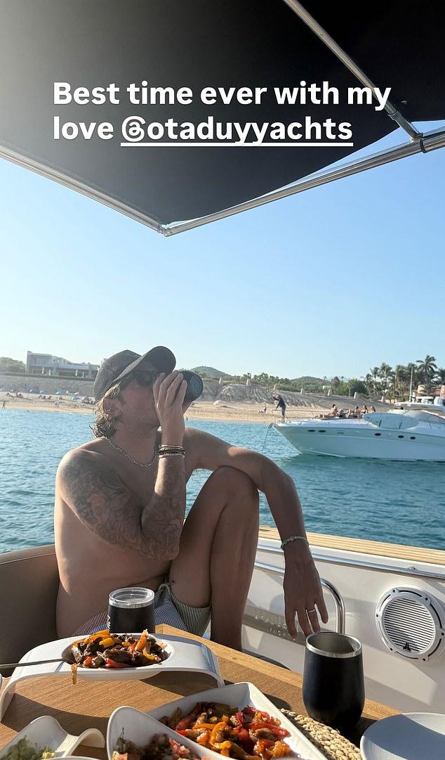 Торн поделилась в Instagram Stories моментами лодочных приключений, назвав время с «любовью» лучшим.