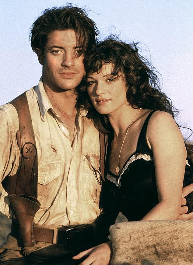 Брендан Фрейзер и Рэйчел Вайс воссоединятся в новой "Мумии" к восторгу фанатов, впервые с их появления в 1999 году.