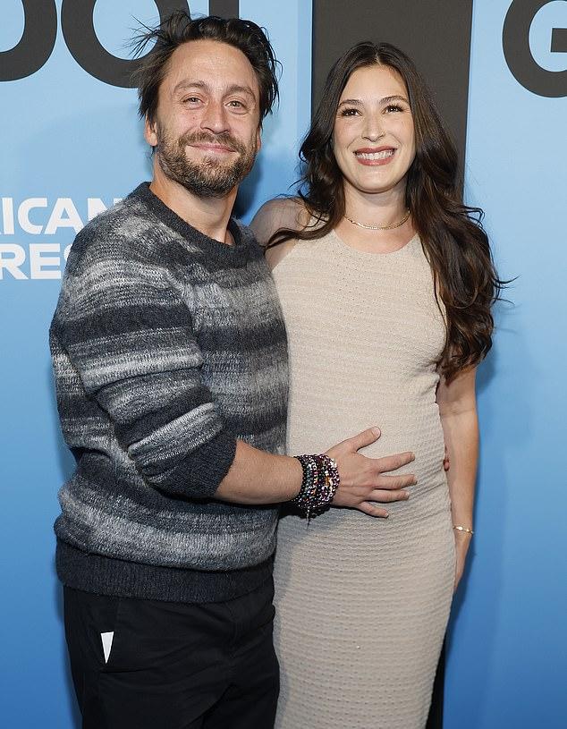 Супруги, поженившиеся в 2013-м, уже воспитывают дочь Кинси (6) и сына Уайлдера (4). Замечены в сентябре 2025-го.