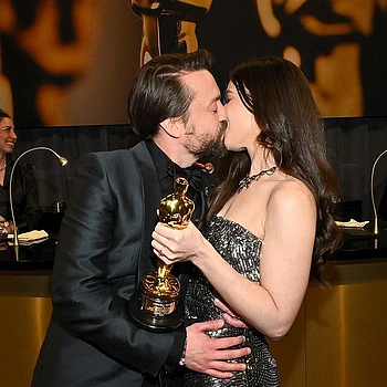 Киран Калкин и его жена Джаз Чартон тихо приветствовали третьего ребенка