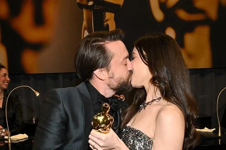 Киран Калкин и его жена Джаз Чартон стали родителями третьего ребенка