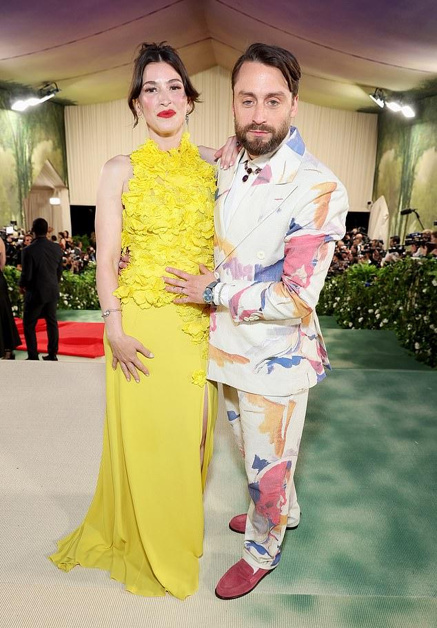 Сара Снук тонко намекнула о пополнении в семье звезды «Наследников», подтвердив, что уже познакомилась с новым членом семьи Калкиных.