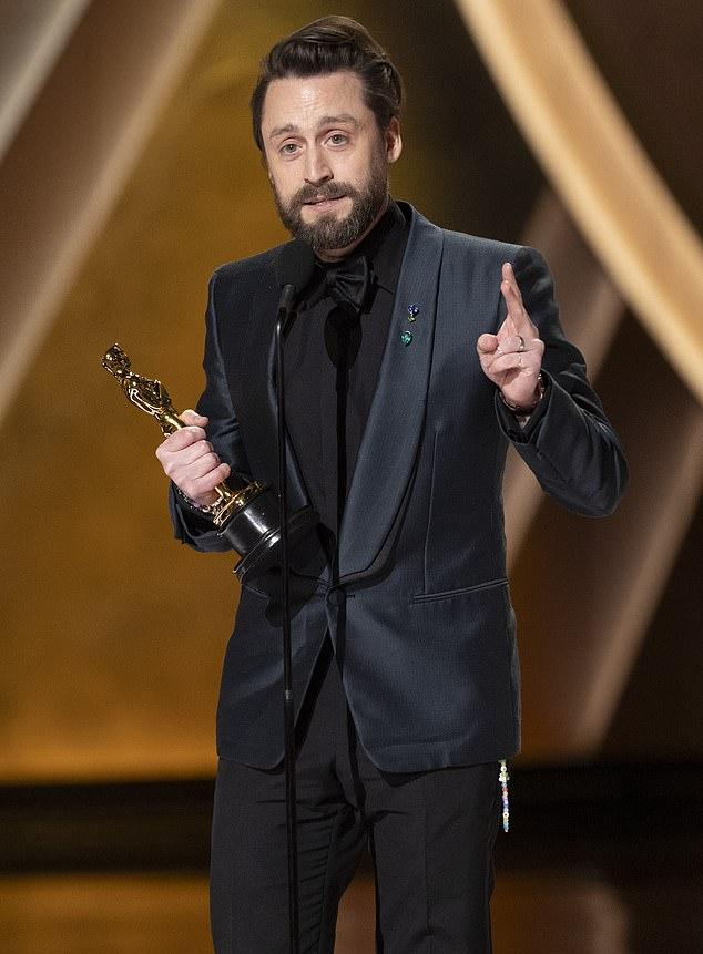 Крупная новость: Калкин раскрыл обещание жены после мартовской победы на Оскаре. Его появление на церемонии в 2025 году ожидается.