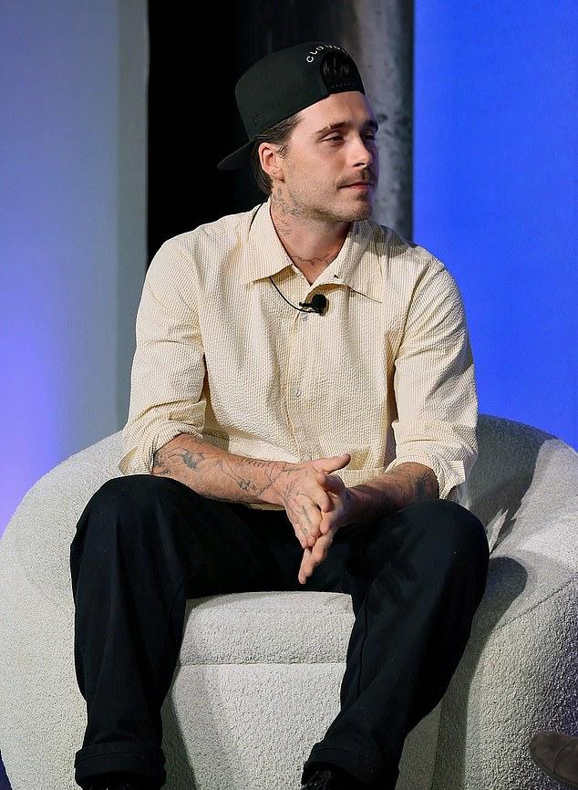 Трое младших детей Дэвида — Ромео (23), Круз (20), Харпер (14) — присоединились к празднованию в его честь. Бруклин (на фото) отсутствовал.