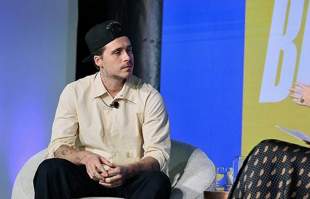 Одновременно с получением Дэвидом рыцарства, Бруклин усердно продвигал свой бренд острого соуса.