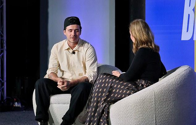 Полагают, Бруклин полностью посвятил себя продвижению острого соуса Cloud23, избегая любых вопросов о своей семье.