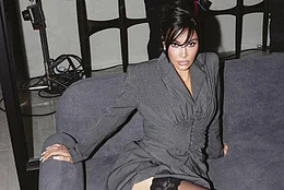 Ким Кардашьян представила поклонникам закулисные кадры сексуальных дизайнерских нарядов, в которых она снималась для своего нового сериала Hulu «All’s Fair»