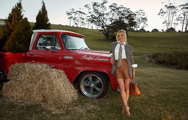 Без звездного мужа Криса Хемсворта, Эльза выглядела совершенно невозмутимой, не беспокоясь о своем одиночном выходе.