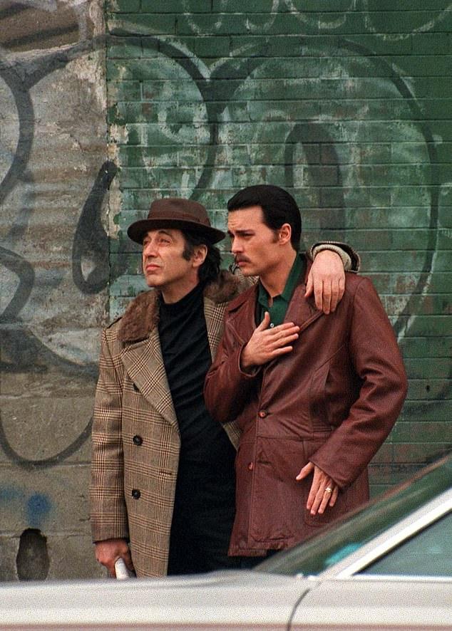 Многолетняя дружба мужчин зародилась во время совместной работы над криминальным фильмом 1997 года «Донни Браско» (на фото со съемок).