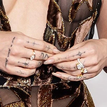 Ветеран Disney Дав Камерон, как сообщается, обручилась со своим бойфрендом Дамиано Давидом, фронтменом группы Måneskin