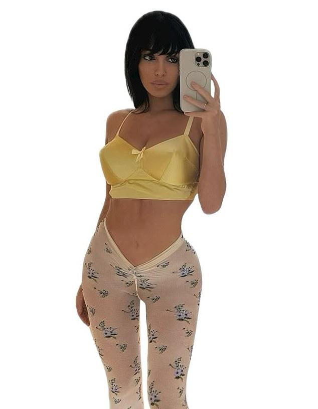 Канье Уэст держит жену Бьянку Цензори на строгой диете и контролирует её тренировки, чтобы она выглядела идеально в откровенных нарядах, сообщает Daily Mail.