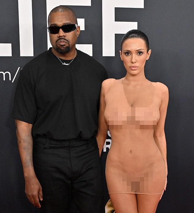 Отец четверых часто контролирует ее порции: вне дома заказывает закуски, дома требует меньшие тарелки. Февраль.