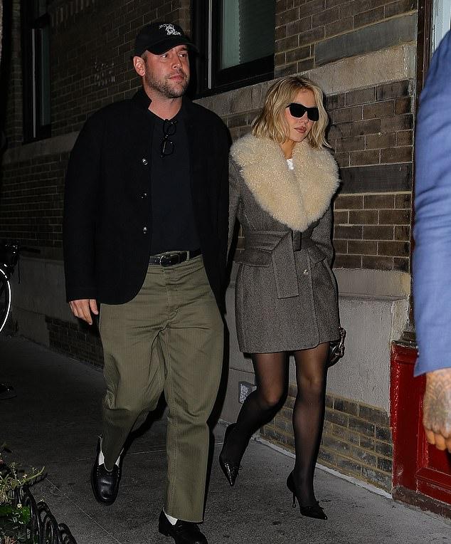 Сидни Суини, похоже, перевернула страницу после скандальной ссоры с экс-женихом Джонатаном Давино (42), появившись на ужине во вторник вечером.