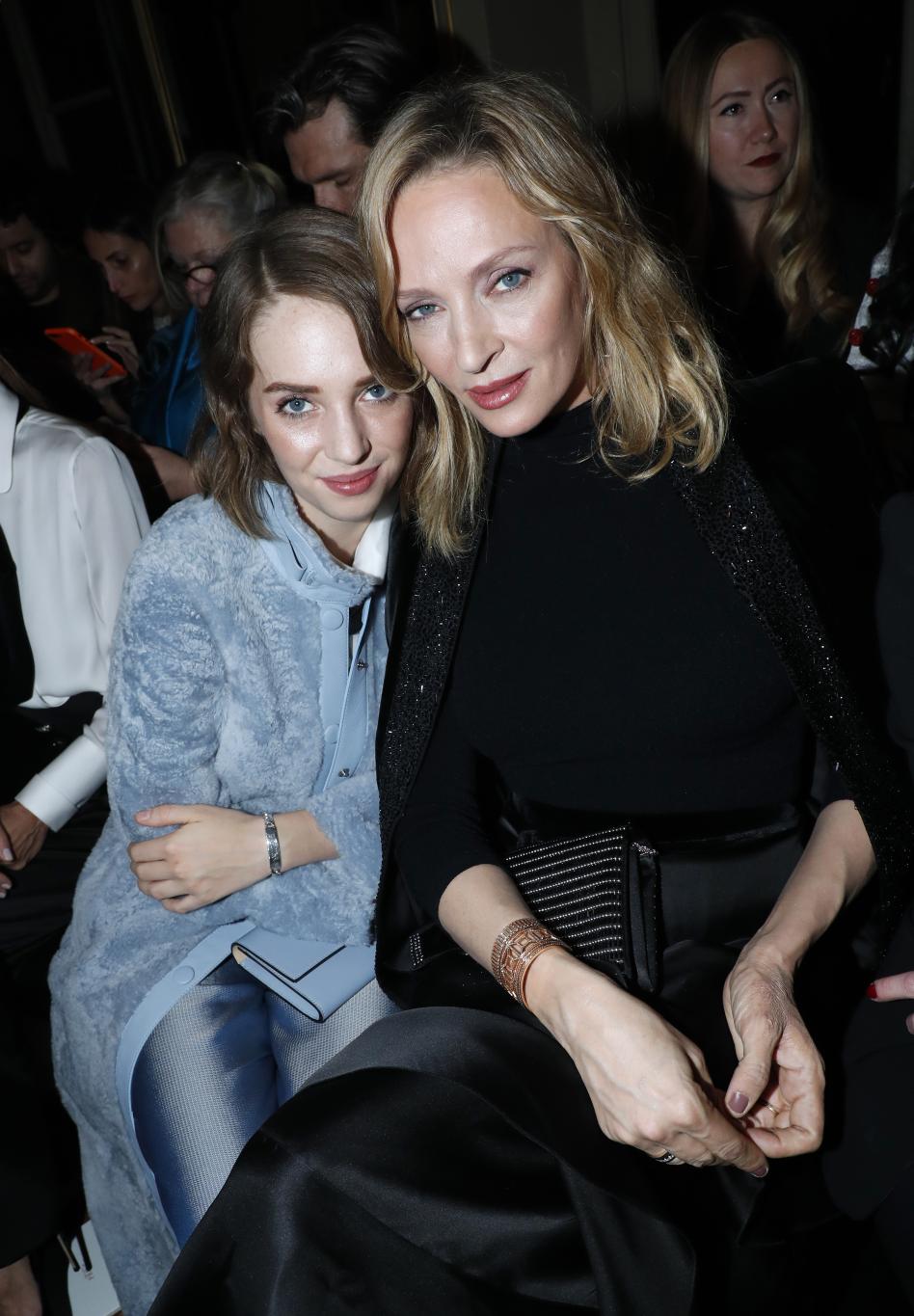 Ума Турман с дочерью Майей Хоук посетили модный показ Giorgio Armani Prive.
