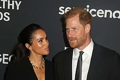 Меган Маркл «очень расслаблена и счастлива» на съемочной площадке нового фильма с Лили Коллинз, возвращаясь к актерской карьере