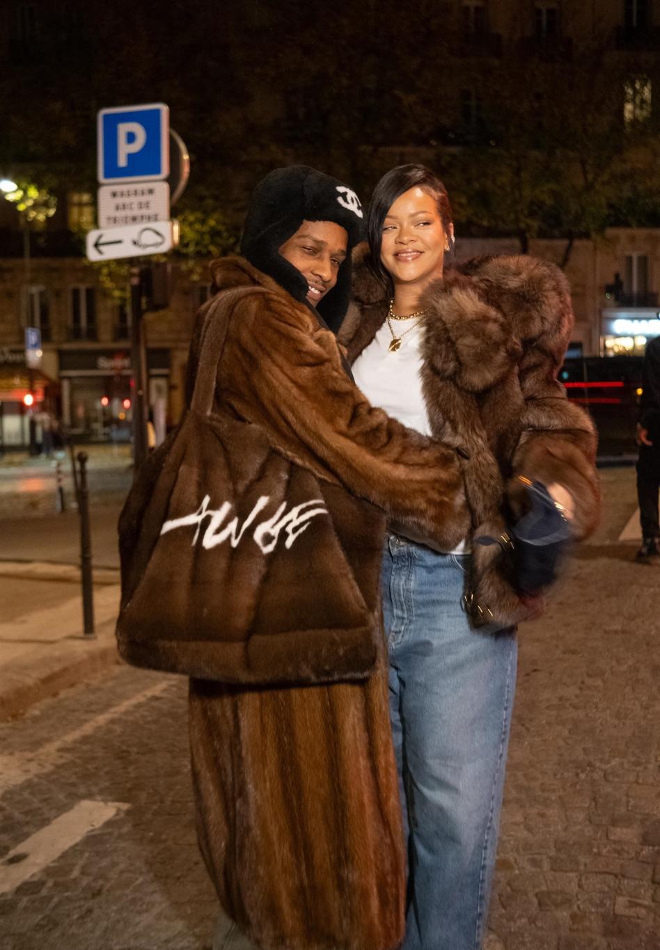 В Париже A$AP Rocky и Рианна сфотографировались после совместного ужина.