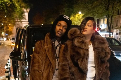 Рианна и A$AP Rocky — иконы стиля сами по себе, но когда они объединяются в скоординированной верхней одежде, их невозможно не заметить