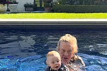 Келли Осборн поделилась трогательными фотографиями покойного отца Оззи с сыном Сидни в Instagram в честь его третьего дня рождения в четверг