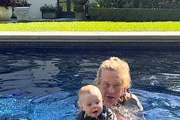 Келли Осборн поделилась трогательными фотографиями покойного отца Оззи с сыном Сидни в Instagram в честь его третьего дня рождения в четверг