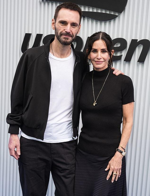 Актриса теперь с Джонни Макдэйдом (Snow Patrol); их роман начался в конце 2013 года. Пара замечена в сентябре в Нью-Йорке.