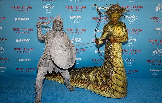 Покрытая слоями грима и чешуи, она обратила мужа Тома Каулитца в камень.