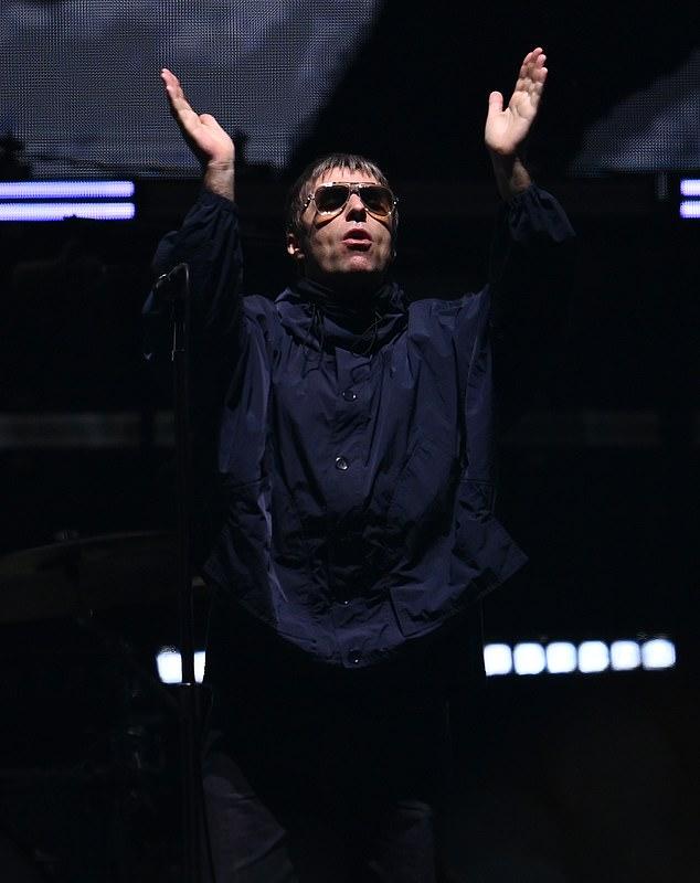 Фанаты Oasis обеспокоены здоровьем Лиама Галлахера после аншлаговых концертов в Австралии в рамках тура Oasis Live ’25.