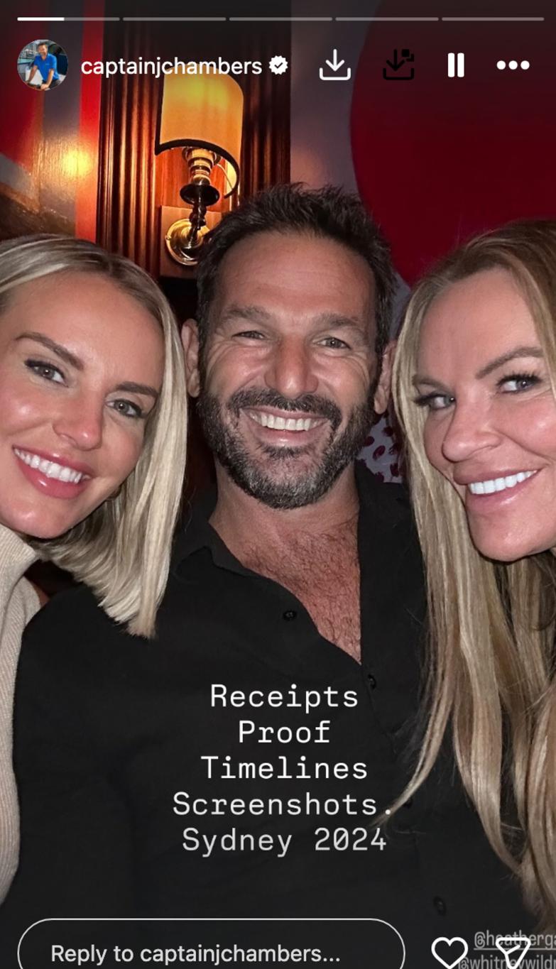 Капитан Джейсон Чемберс с Хизер Гей и Уитни Роуз, звёздами шоу «Настоящие домохозяйки Солт-Лейк-Сити».