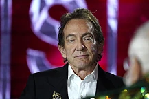 Майлза Теллера сочли неузнаваемым после преображения для байопика о Майкле Джексоне