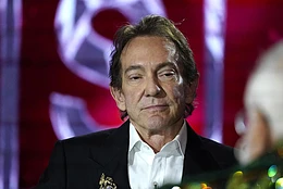 Майлза Теллера сочли неузнаваемым после преображения для байопика о Майкле Джексоне