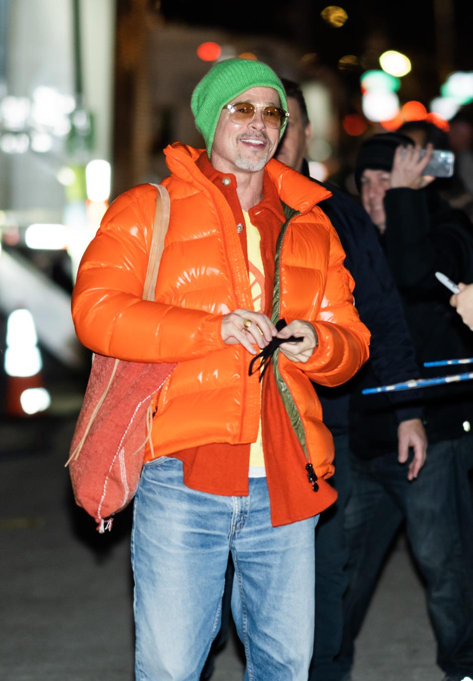 Брэд Питт замечен на съемках "Волков" в нью-йоркском Чайнатауне.