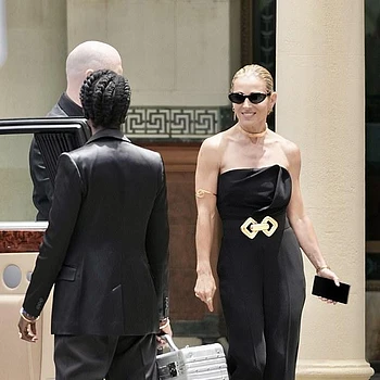 Эльза Патаки выглядела потрясающе на съемках фильма Джессики Альбы «Метка» в пятницу на киноплощадке Голд-Коста