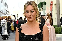 Хилари Дафф рассказала о своих встречах с другими бывшими детскими звездами Disney Channel Селеной Гомес и Деми Ловато