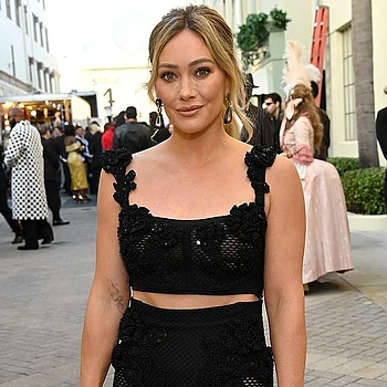 Хилари Дафф рассказала о своих встречах с другими бывшими детскими звездами Disney Channel Селеной Гомес и Деми Ловато