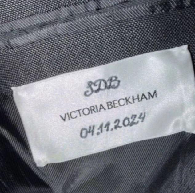 Однако, демонстрируя костюм в соцсетях, Виктория обнаружила, что случайно вышила на этикетке прошлогоднюю дату.