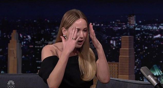 Актриса вызвала переполох, громко зарыдав во время интервью на шоу Джимми Фэллона на этой неделе.