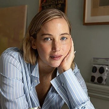 Дженнифер Лоуренс намекнула, почему она была такой эмоциональной в последнее время, в новом интервью для обложки журнала W Magazine, посвященного искусству