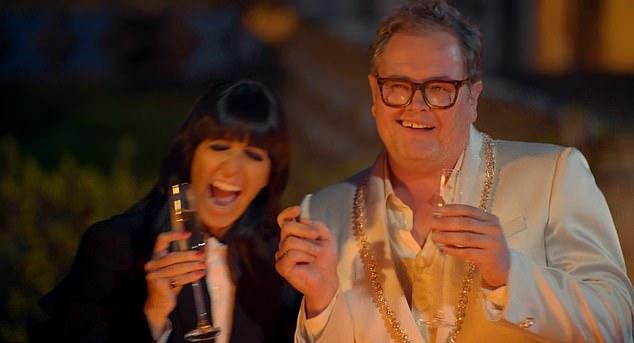 К удивлению зрителей, Алан выиграл £87 500, хотя ранее утверждал, что он плохой Предатель, как звезда третьего сезона Линда Рэндс.