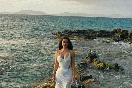 Ким Кардашьян опубликовала эффектные фото с Карибов