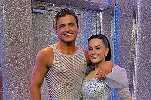 Эмбер Дэвис из Strictly Come Dancing заявила, что «отгораживается» от жесткой критики по поводу ее танцевального опыта