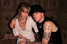 Хилари Дафф оглянулась на свои прошлые отношения с большой разницей в возрасте в новом сингле Mature