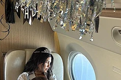 Кортни Кардашьян была неузнаваема в хэллоуинском костюме на новых фото с семейного празднования