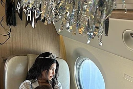 Кортни Кардашьян была неузнаваема в хэллоуинском костюме на новых фото с семейного празднования