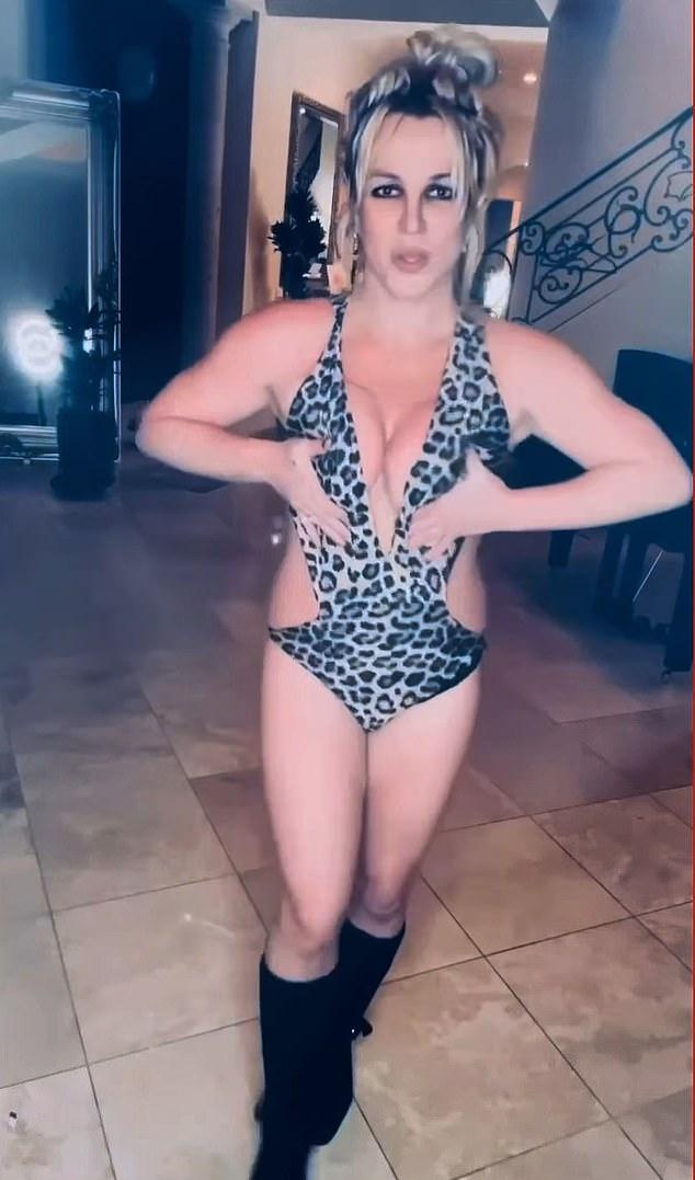 В конце прошлого месяца поп-звезда парировала утверждения о "грязи" в её особняке в Лос-Анджелесе.